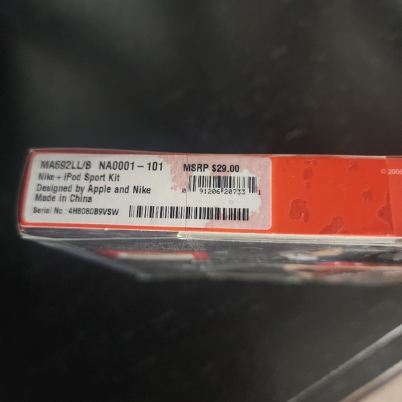 NIKE + Apple iPod Sport Kit Sensor Wireless Kit new un-opened - Picture 3 of 3